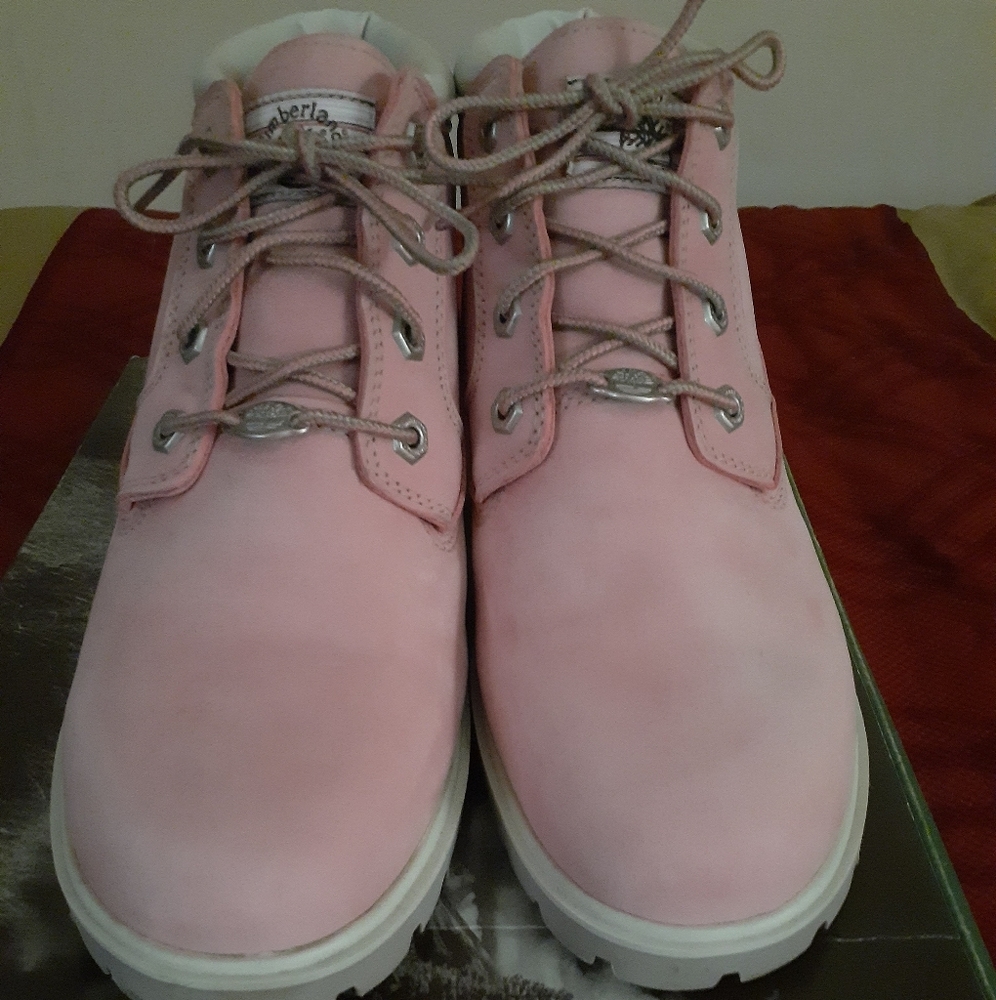 Women Pink timberland boots